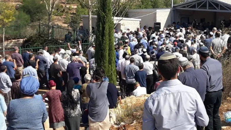 הלוויתו של הרב פיירשטיין