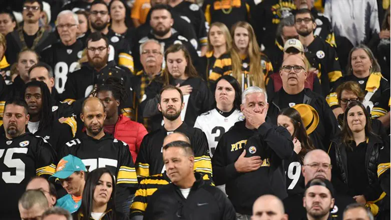 Moment of silence for Pittsburgh victims before Steelers game