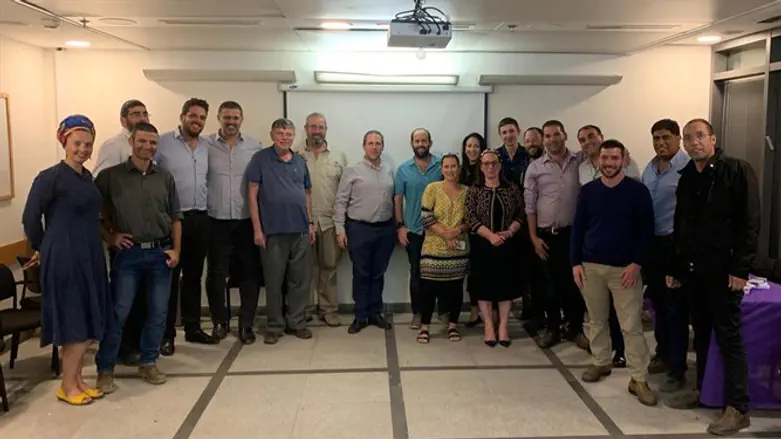 משתפים פעולה