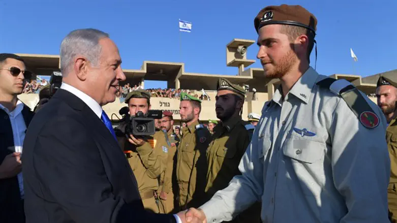 נתניהו ועומר - בנו של תא''ל ארז גרשטיין הי"ד שנהרג בלבנון