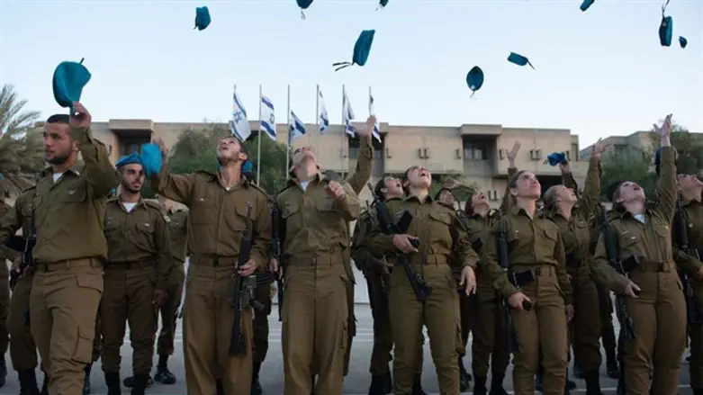 טקס סיום קורס קצינים. ארכיון