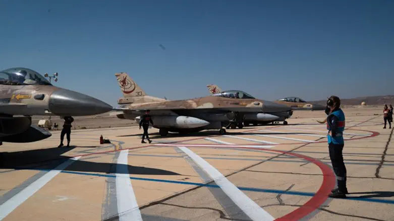 מהדקים קשרים ואינטרסים