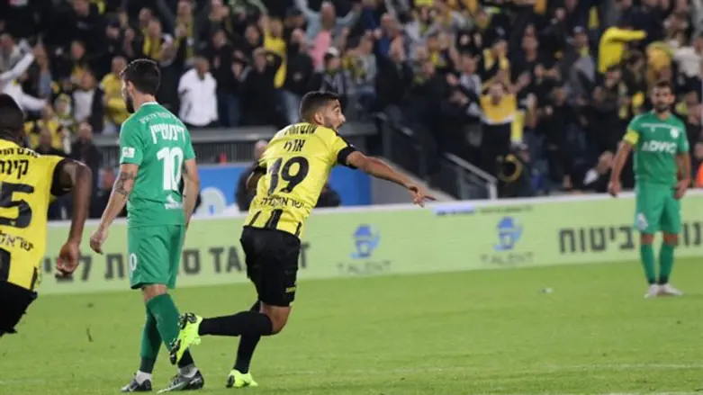 אדרי. הקפיץ את האוהדים בבירה