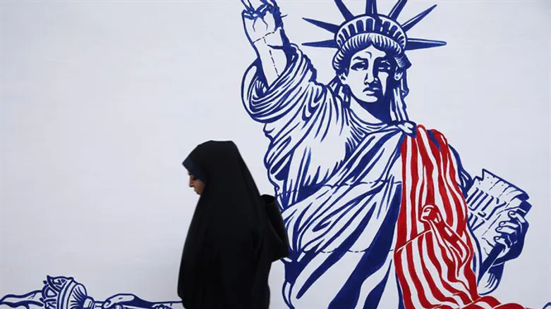 New murals on walls of former US embassy in Tehran