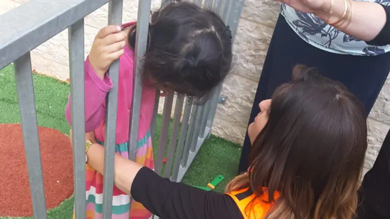 Hilah Reinkoff helping trapped child