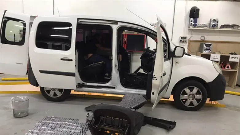 The vehicle which hid 750 e-cigarettes