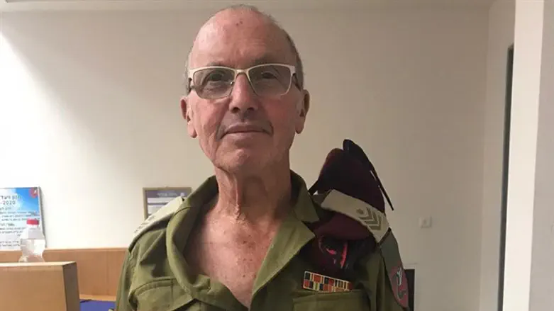 "אני יכול לדבר שעות, רק תדאגו לי לכוס מים באמצע"