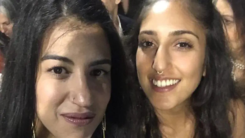 Сестры Лиад Голдберг и Наама Иссхар до захвата Наамы в заложницы