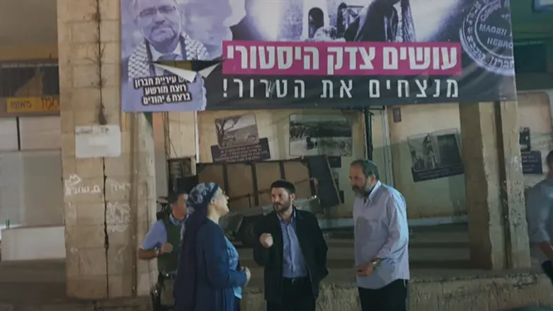 Смотрич у входа на рынок в Хевроне