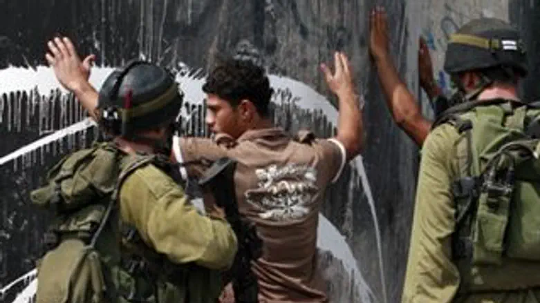 חייל מחבל מחסום