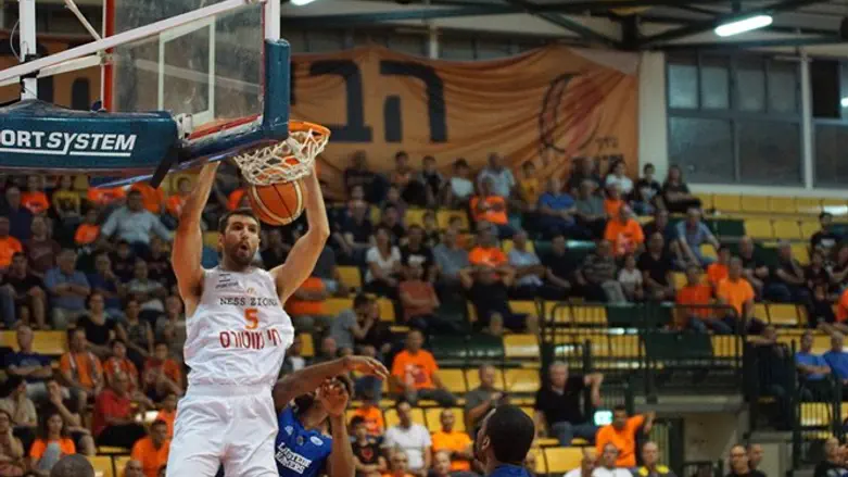 נס ציונה הערב מטביעה את ההולנדים