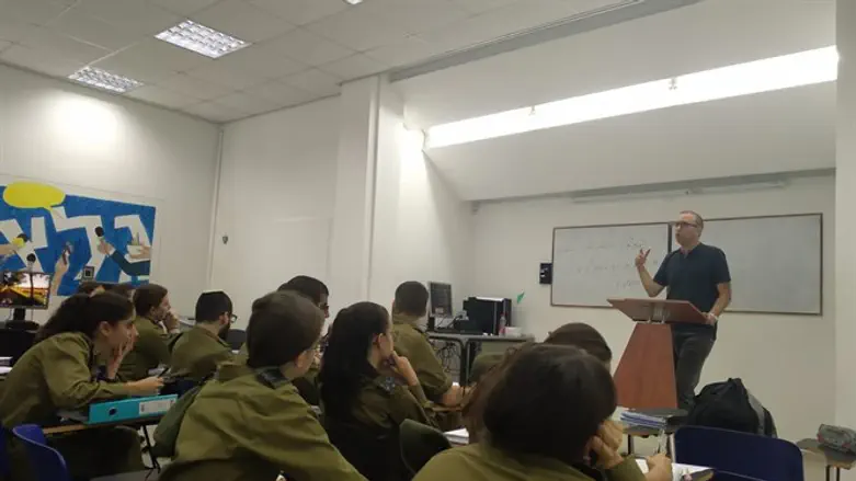 נקודת שיא בשינוי שעוברת התחנה. קורס כתבים בגלי צה"ל