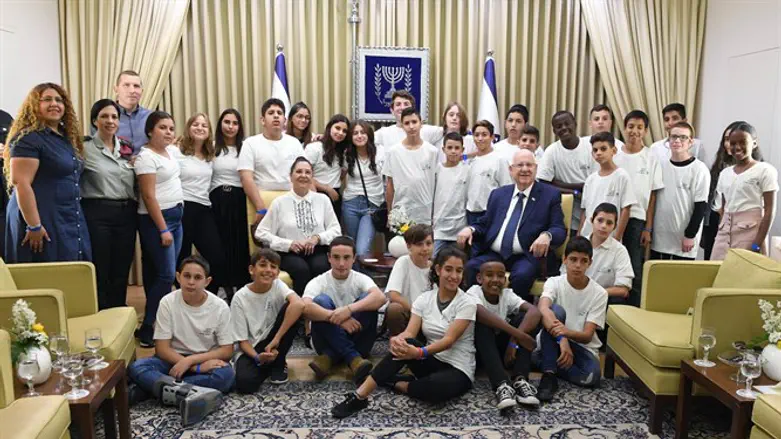 Rivlin with the Bar and Bat Mitzvah children