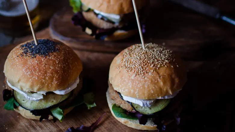 המבורגר צמחוני בלחמניית באן