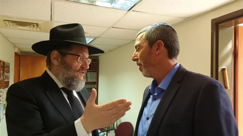 הרב פרץ בביקורו