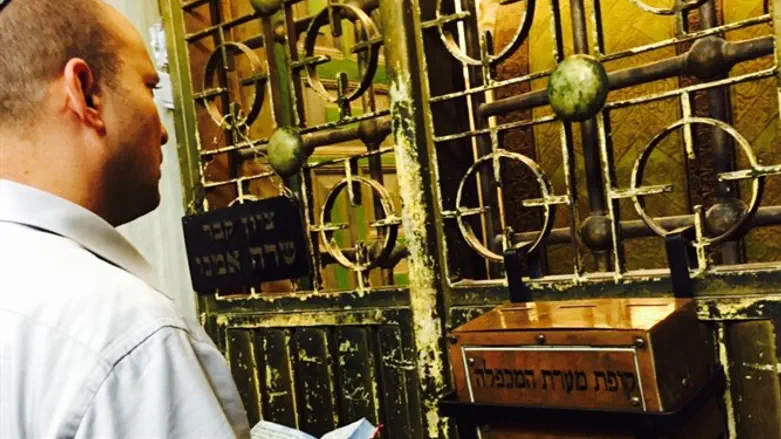 Bennett in the Cave of the Patriarchs. (Archives)