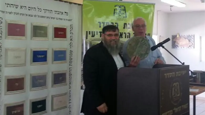 ביקור השר אורי אריאל בישיבה במודיעין