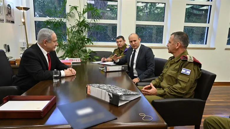 בנט עם הרמטכ"ל ונתניהו