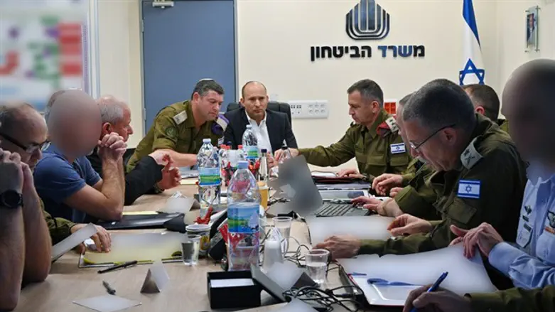 Министр обороны и начальник генштаба оценивают обстановку в сфере безопасности