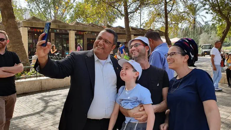 תושבי חוף אשקלון בגן החיות התנ''כי