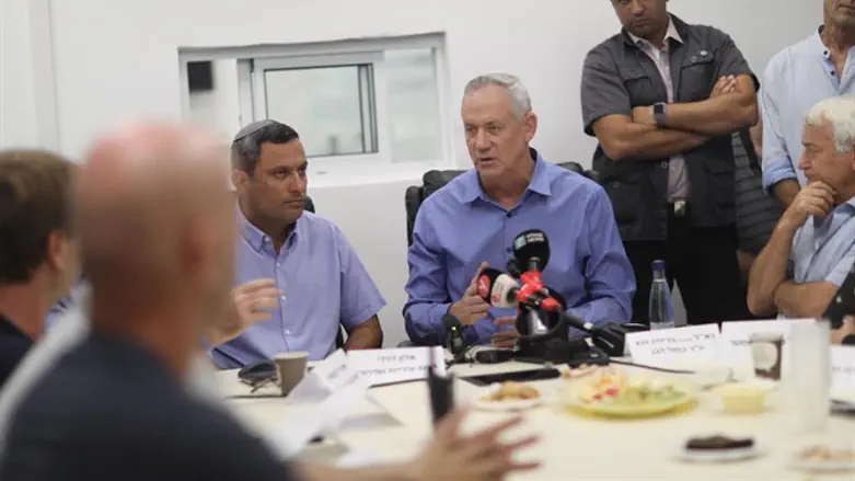 Gantz meets Sderot mayor