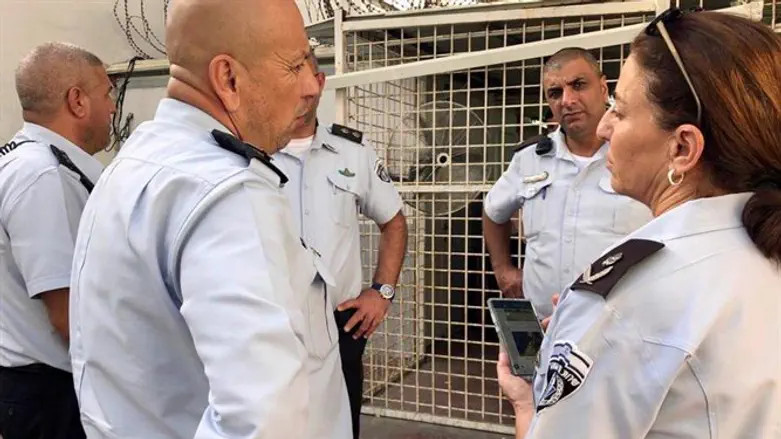 ראשי שב"ס בסיור בבית המעצר 'שקמה'