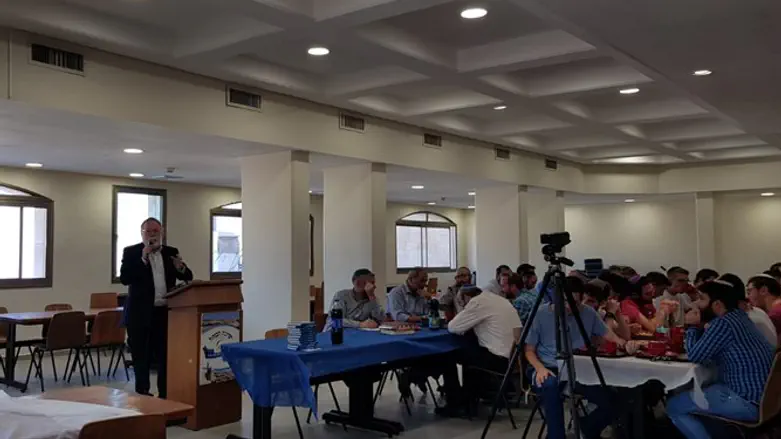 הרב וידר בסעודה