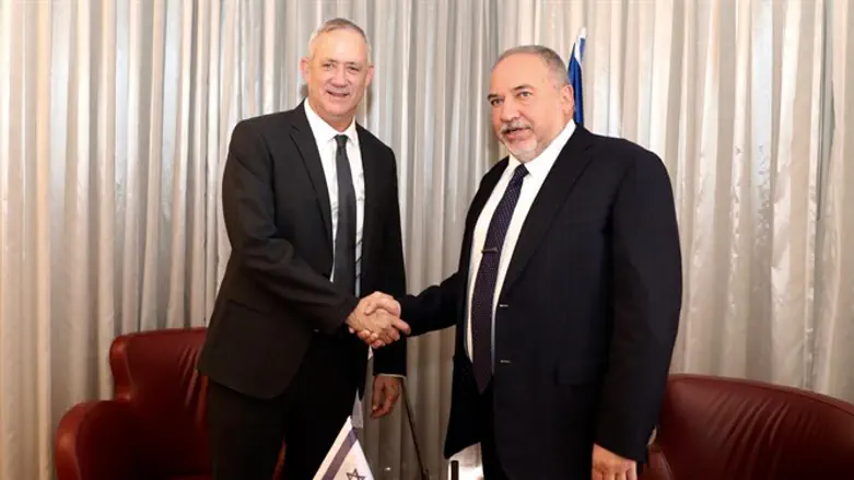 MK Gantz (L) and MK Liberman (R)