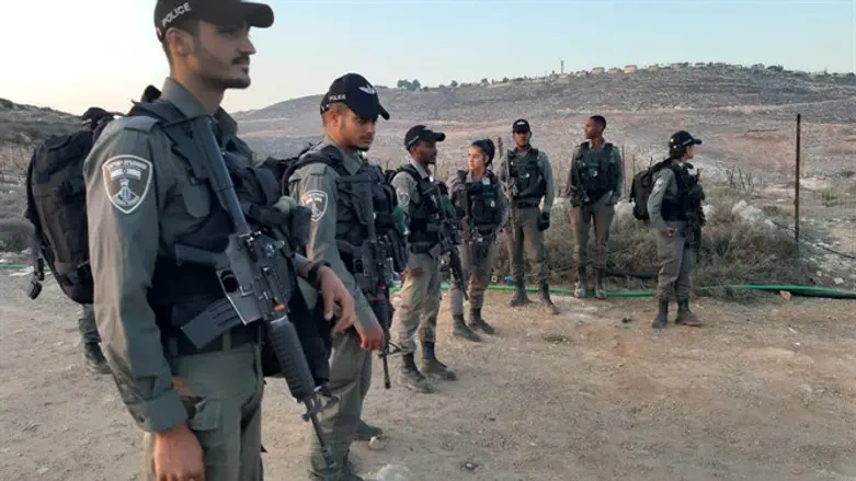 חיילי מג"ב בכניסה לשכונת 'קומי אורי' ביצהר