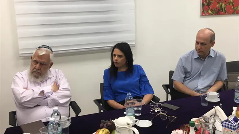 שקד במרחב המוגן