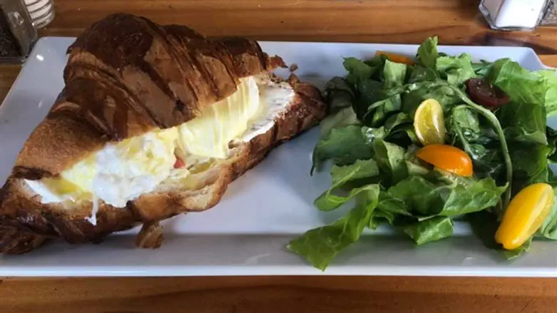 קרואסון ביצה עלומה