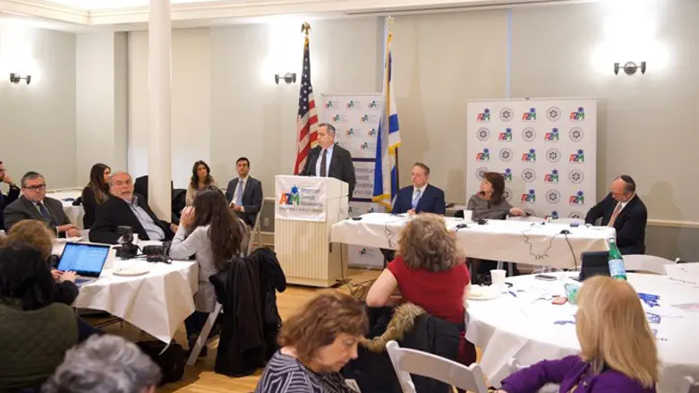 להפסיק לגנות ולהתחיל להילחם