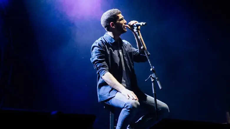 חנן בן ארי בהופעה חיה