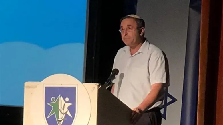 הרב טהרלב בכנס. היום