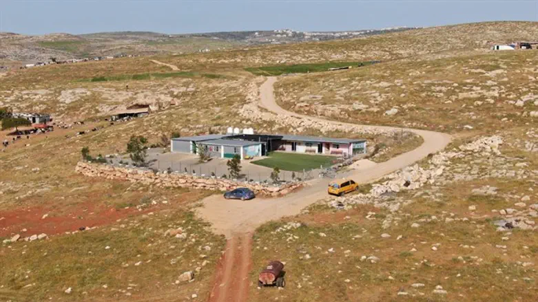 Нелегальная школа, построенная ПА в заповедником «Нахаль Махох»