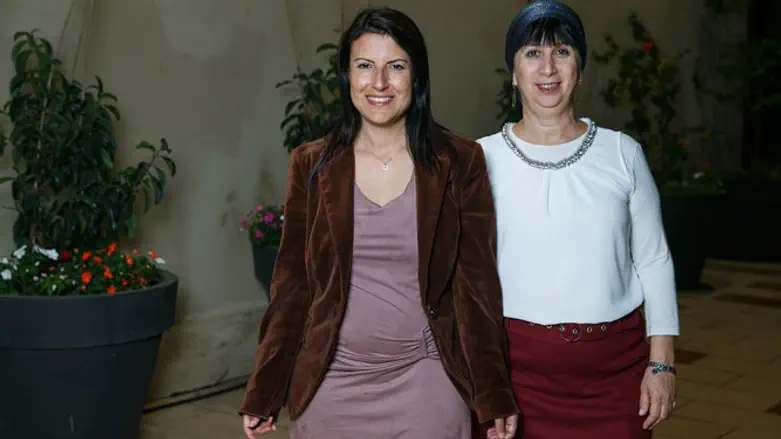 "אני לא מתביישת לומר - אנחנו מחנכים להקים משפחות". זרביב (מימין) והמאירי