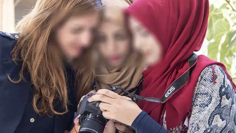 Jews and Muslim in course together