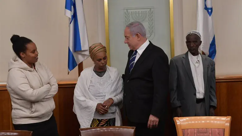 נתניהו עם הוריו של אברה מנגיסטו