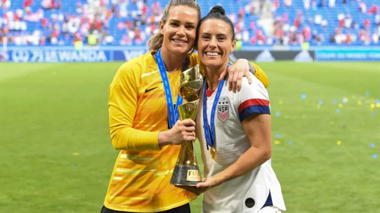 Ashlyn Harris, left, and Ali Krieger