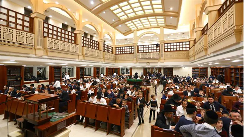 לימוד אבות ובנים בבית הכנסת בהר נוף