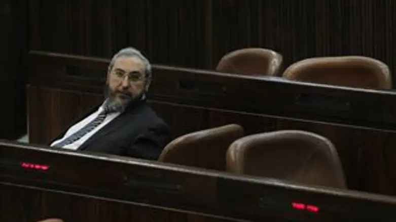 לבד. הרב אמסלם