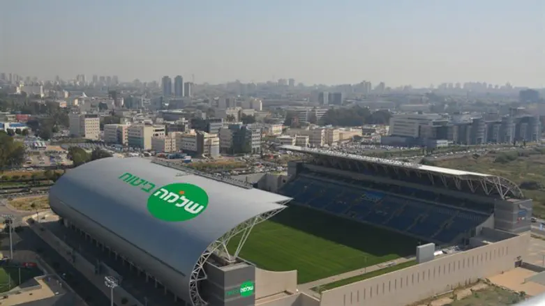 האצטדיון משנה את שמו