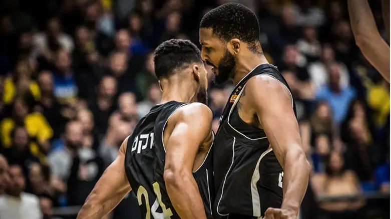 שחקני ירושלים חוגגים הערב