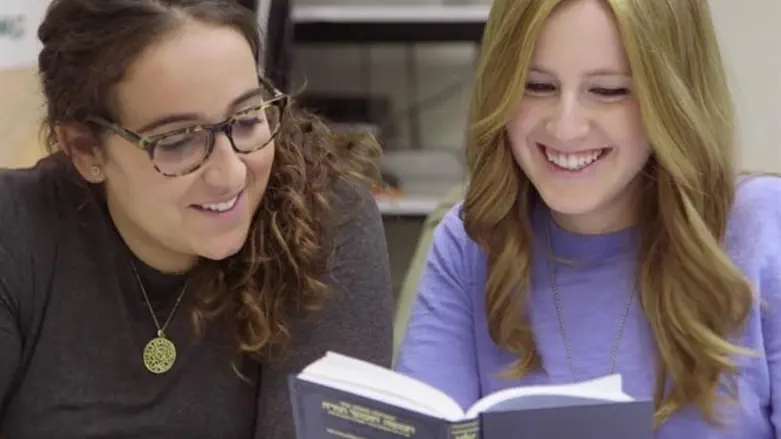 Girls Studying in Midreshet Rachel v’Chaya