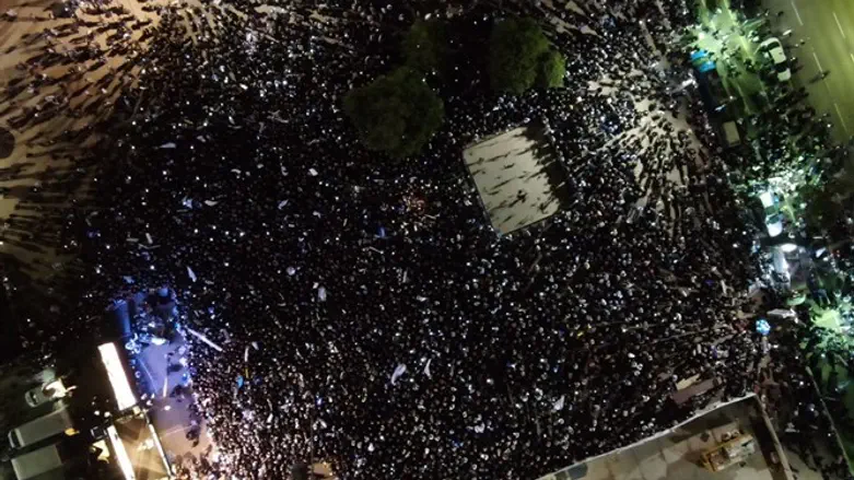 Демонстрация в поддержку Нетаньяху (вид с воздуха)