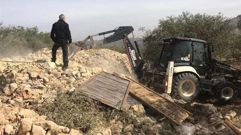 Снос незаконного здания в Тель-Батир