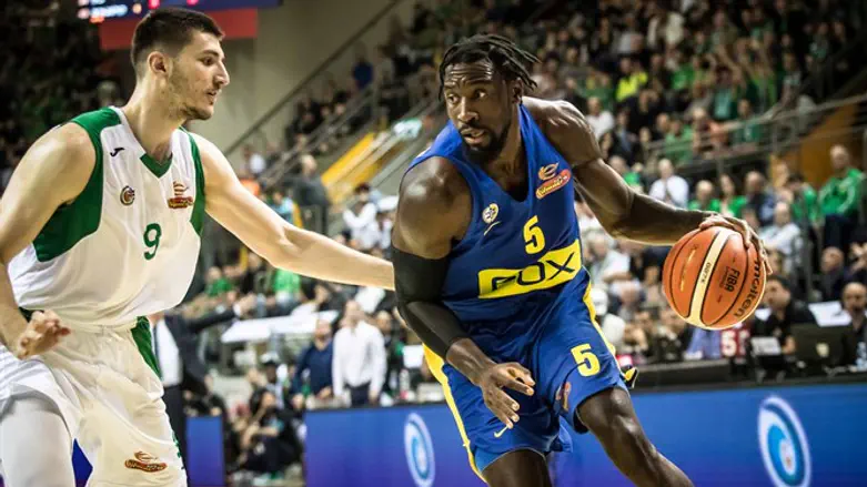 אותלו האנטר מול מכבי חיפה