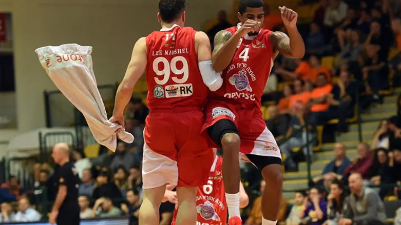 שחקני הגלבוע חוגגים הערב