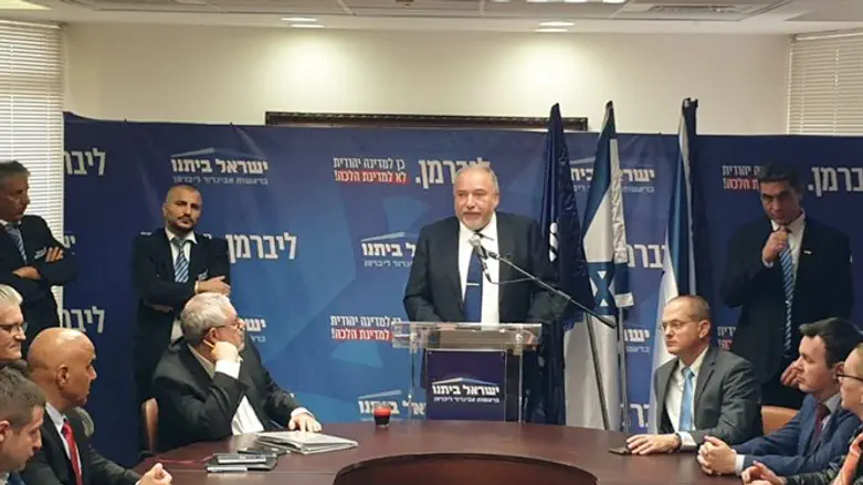 Авигдор Либерман на заседании фракции