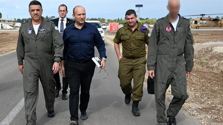 בנט בבסיס חיל האוויר